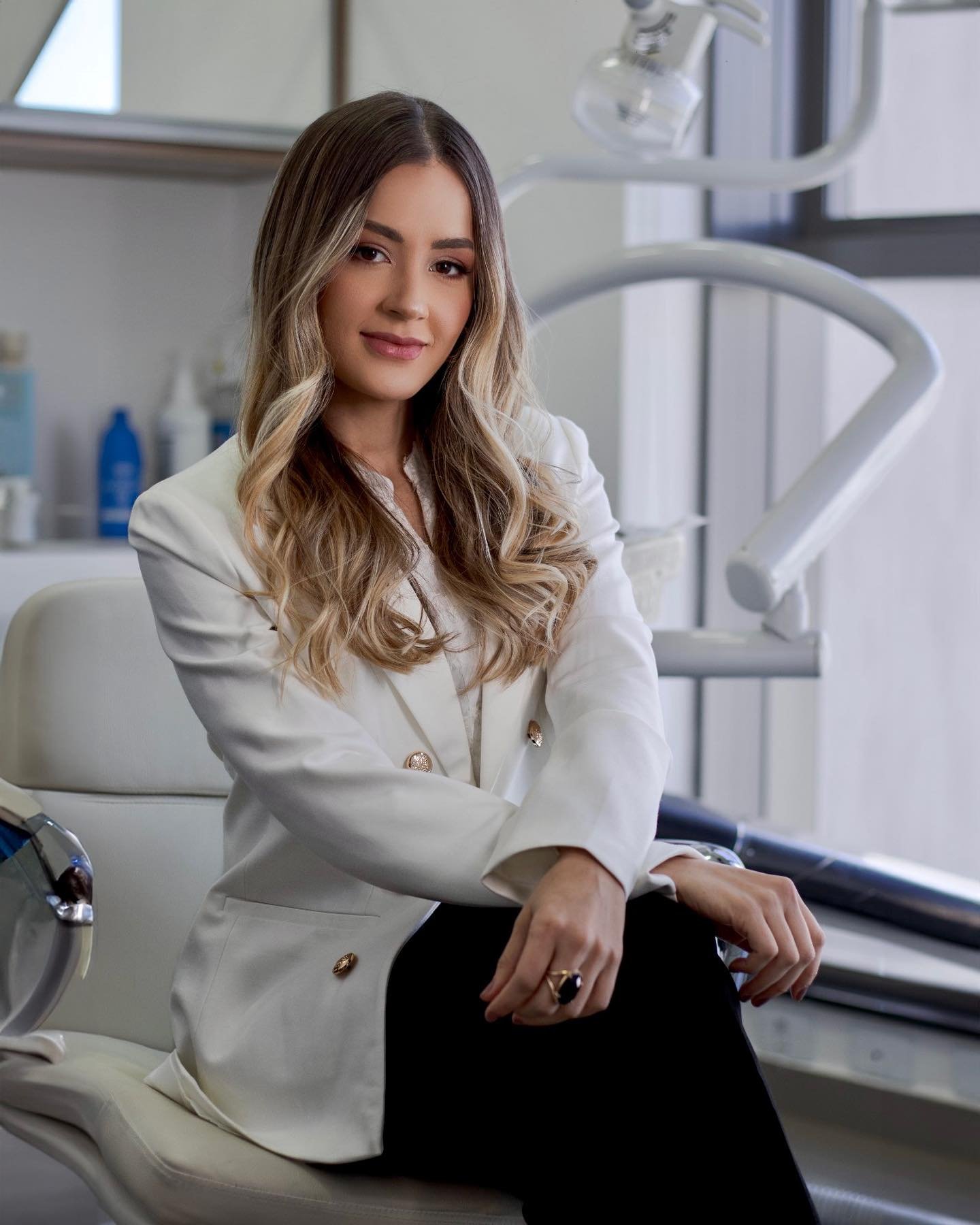 Dra. Jéssica Pavan, fundadora da Is Clinic Odontologic, no consultório